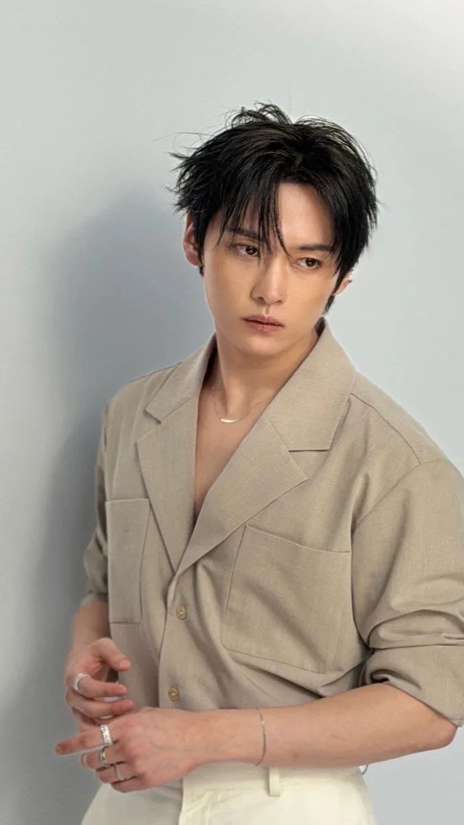 ai character: 🎀Minho🎀 background