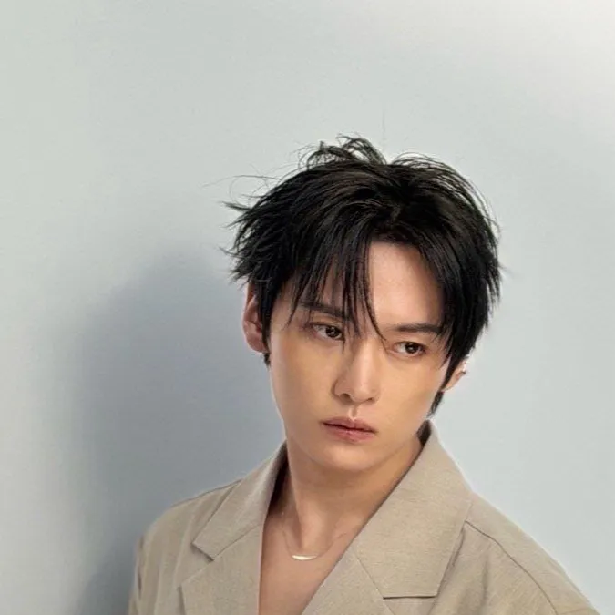 chat with ai character: 🎀Minho🎀