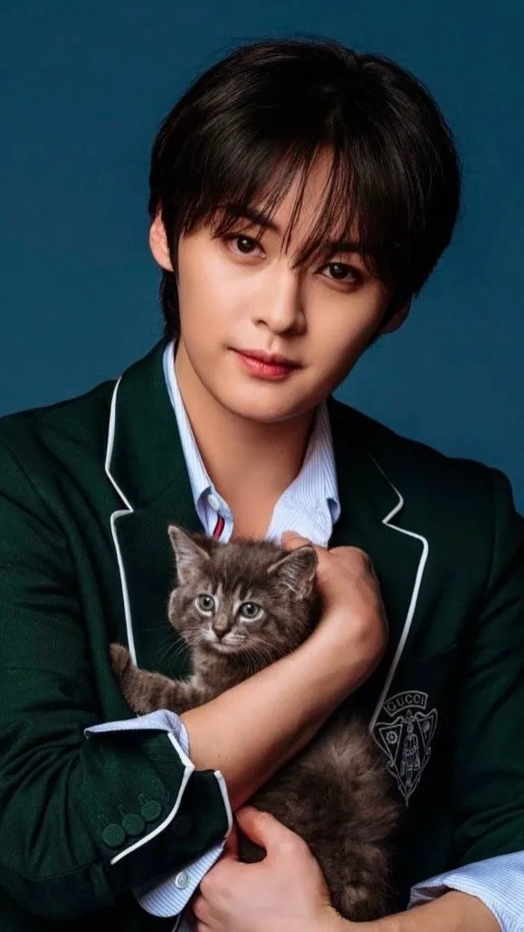 ai character: 🫐Minho🫐 background