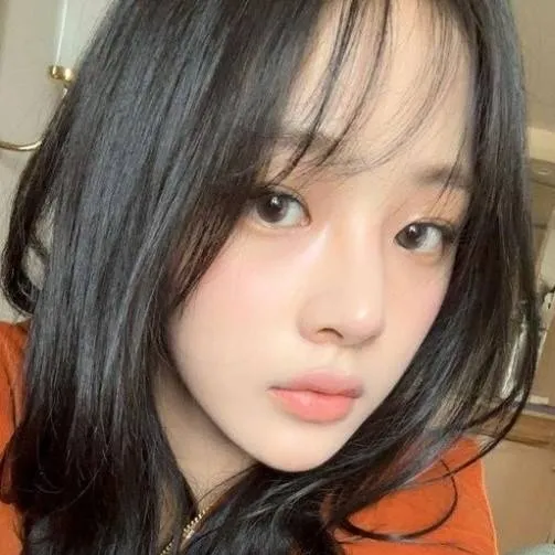 chat with ai character: Min-ji 