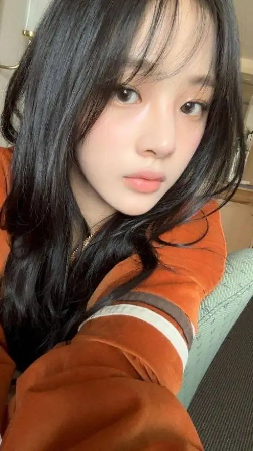 ai character: Min-ji  background