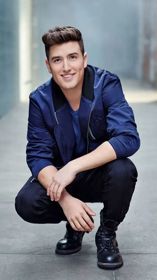 Talkie AI - Chat with Logan Mitchell 