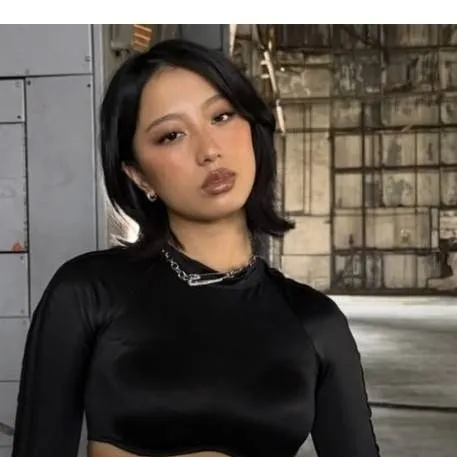 chat with ai character: lexi(GIRLSET)