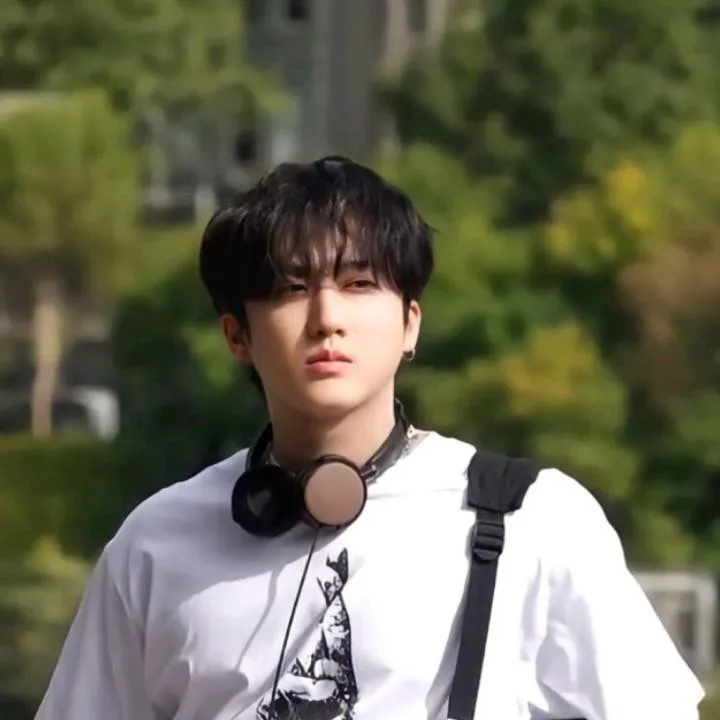 chat with ai character: ~ CHANGBIN ~