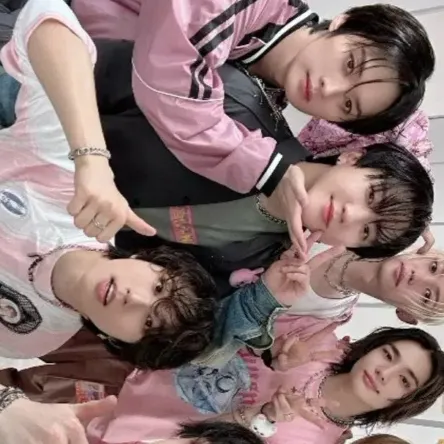 chat with ai character: Skz new member