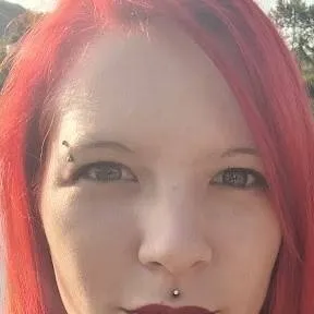 chat with ai character: redparadox