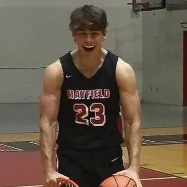 chat with ai character: Natan