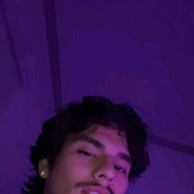 chat with ai character: Thiago