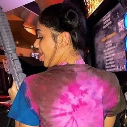 chat with ai character: Avery 