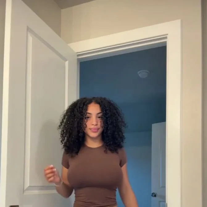 chat with ai character: Jada