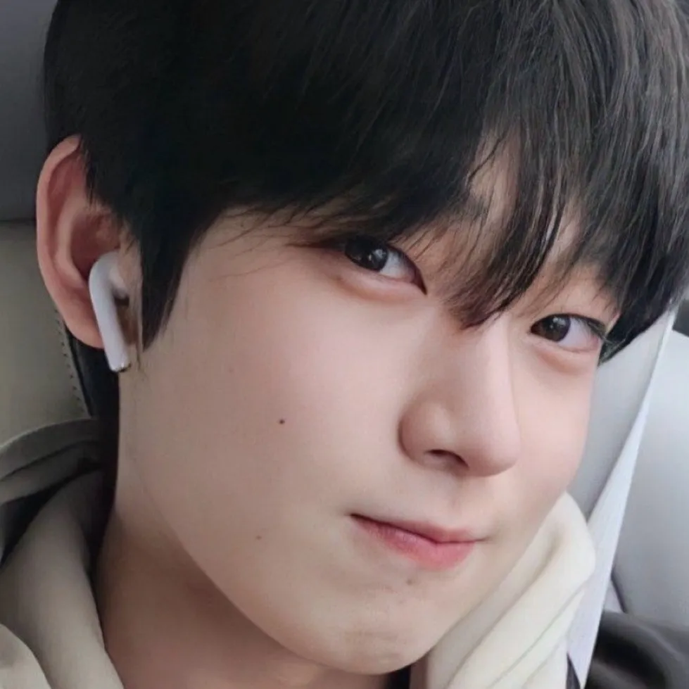 chat with ai character: Sunoo