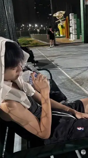 Talkie AI - Chat with BASKETBALL PLAYER 