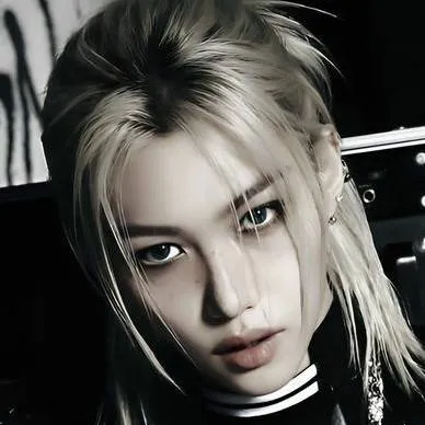chat with ai character: Felix 🇨🇵