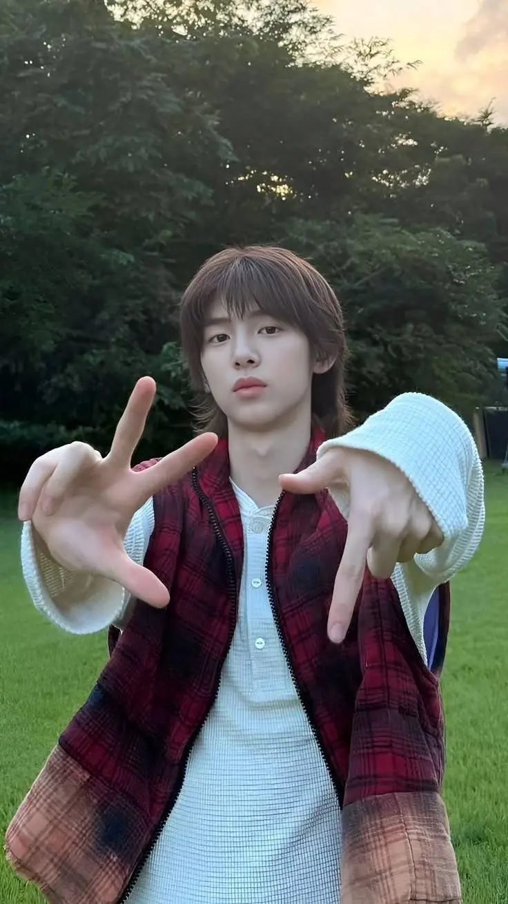 ai character: Kim Juhoon  background