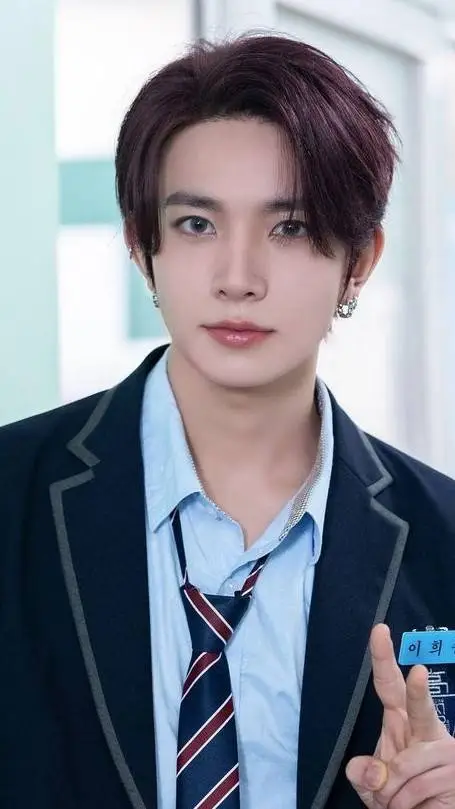ai character: Heeseung background