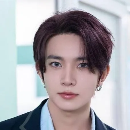 chat with ai character: Heeseung