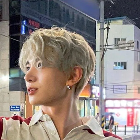 chat with ai character: Lee Heeseung