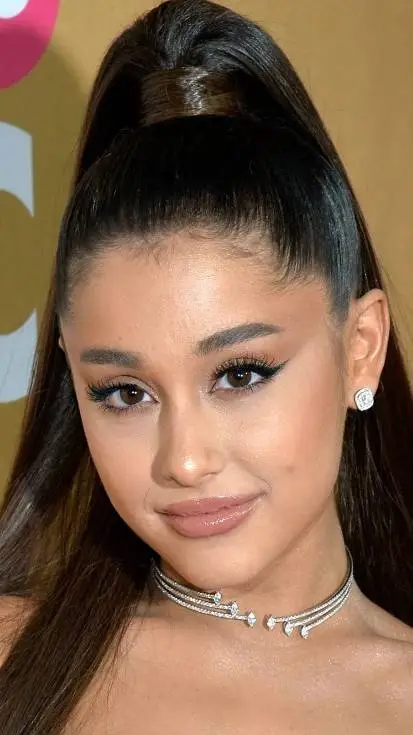 Talkie AI - Chat with Arianna grande 