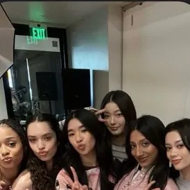 chat with ai character: Katseye 