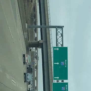 chat with ai character: DW roadtrip 