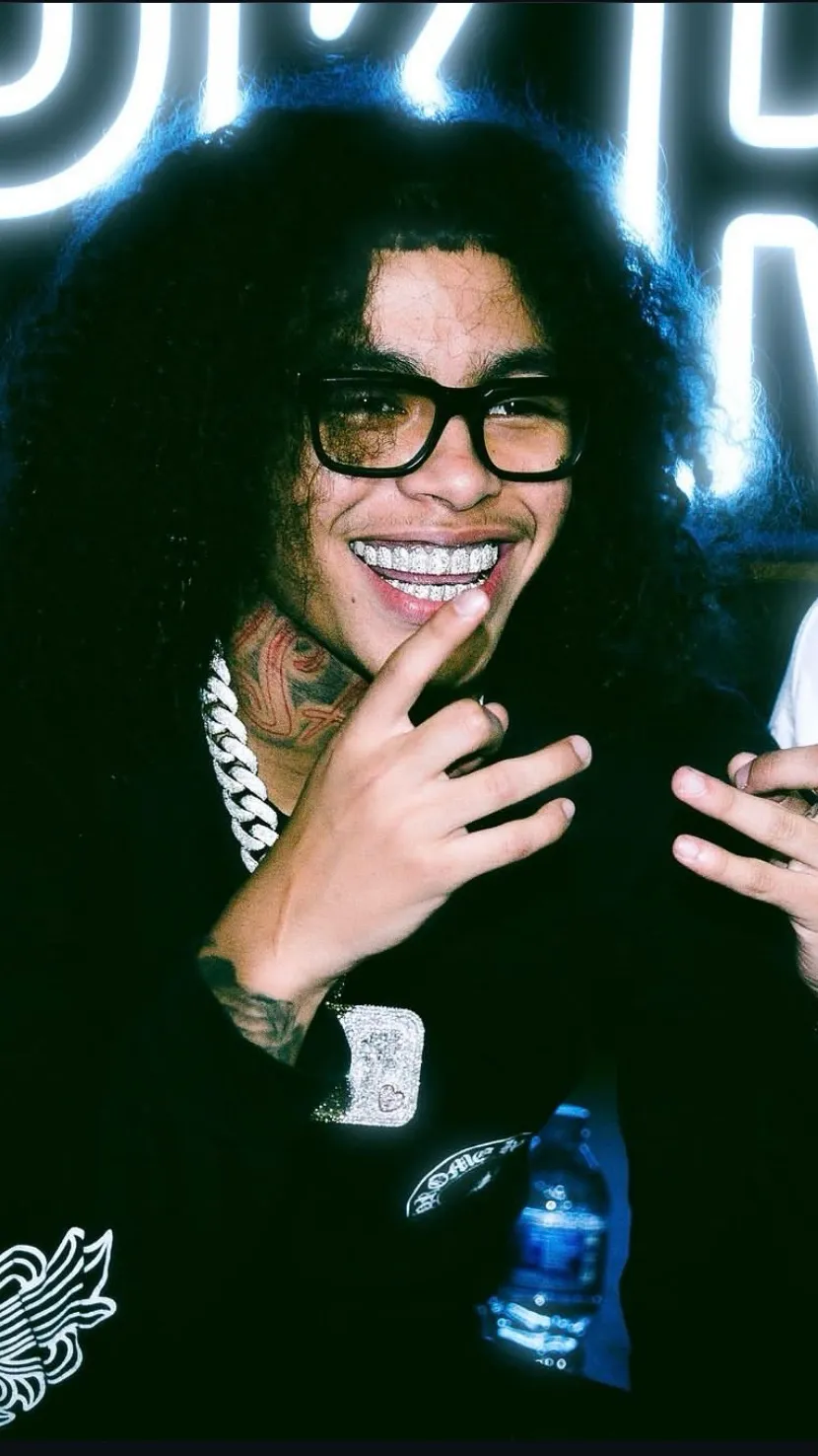 ai character: dd background