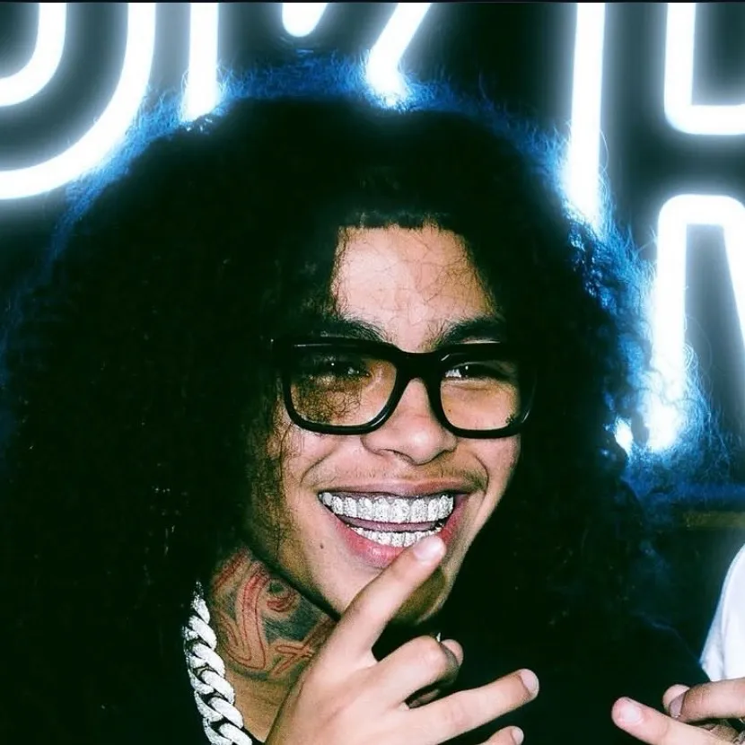 chat with ai character: dd