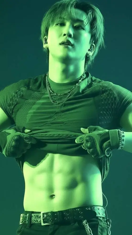 ai character: Changbin 🍋‍🟩 background