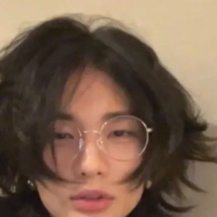 chat with ai character: Hyunjin