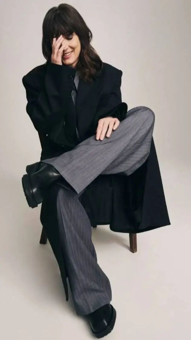 ai character: Winona Ryder background