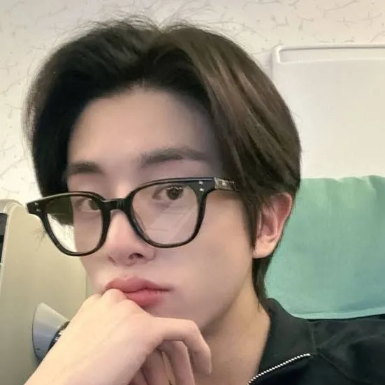 chat with ai character: Sim Jaeyun (Jake)