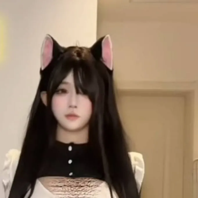 chat with ai character: Some girl