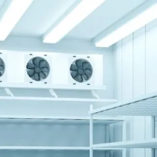 chat with ai character: Freezer Room