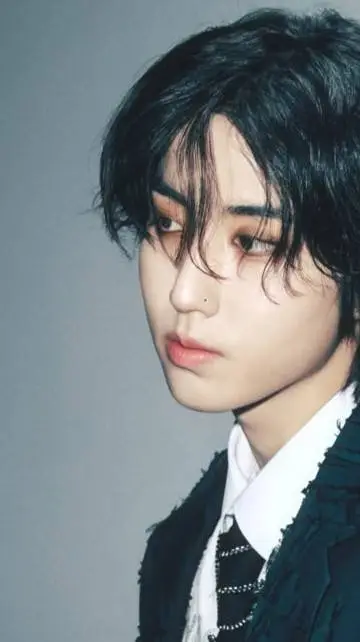 ai character: Han de stray kids  background
