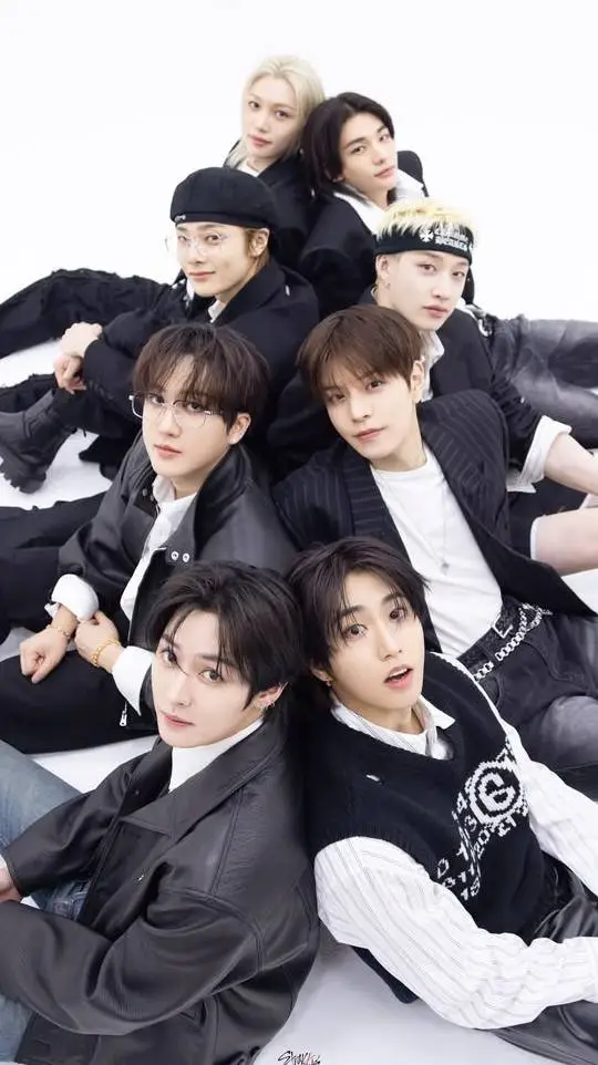 ai character: ~💕 STRAY KIDS💕~ background