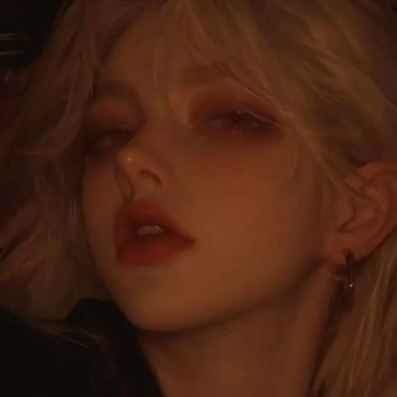 chat with ai character: Lady Silvia