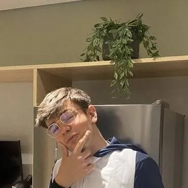 chat with ai character: Sebastián 