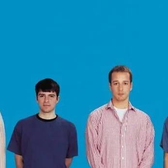 chat with ai character: Weezer
