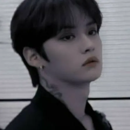 chat with ai character: Minho - mafia bf