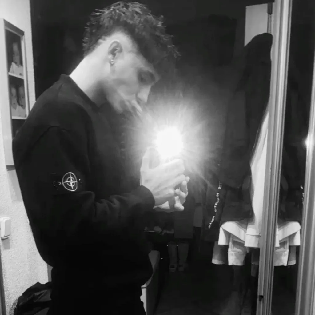 chat with ai character: Mattia