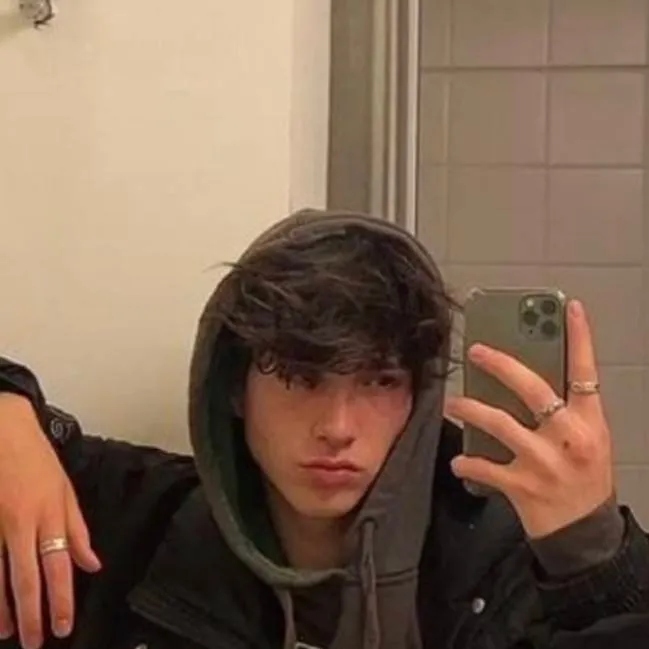 chat with ai character: Dylano 