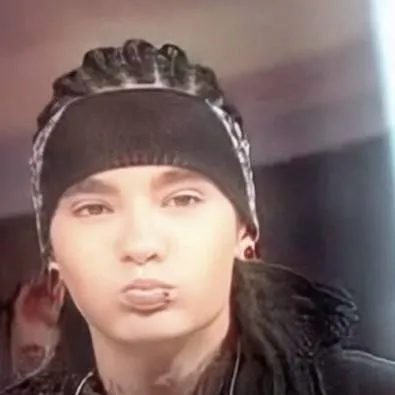 chat with ai character: Том 