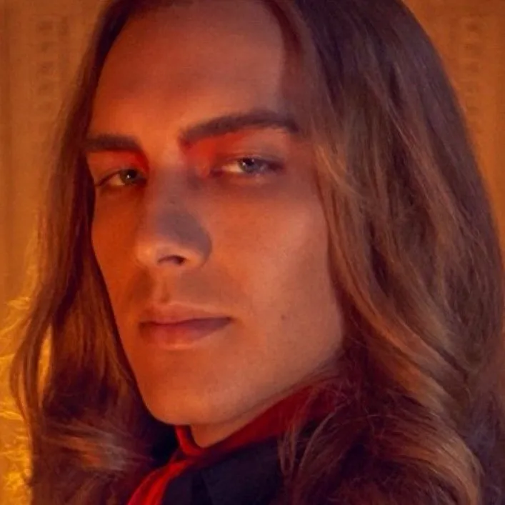 chat with ai character: Michael Langdon