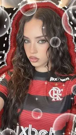 ai character: tu es dani background