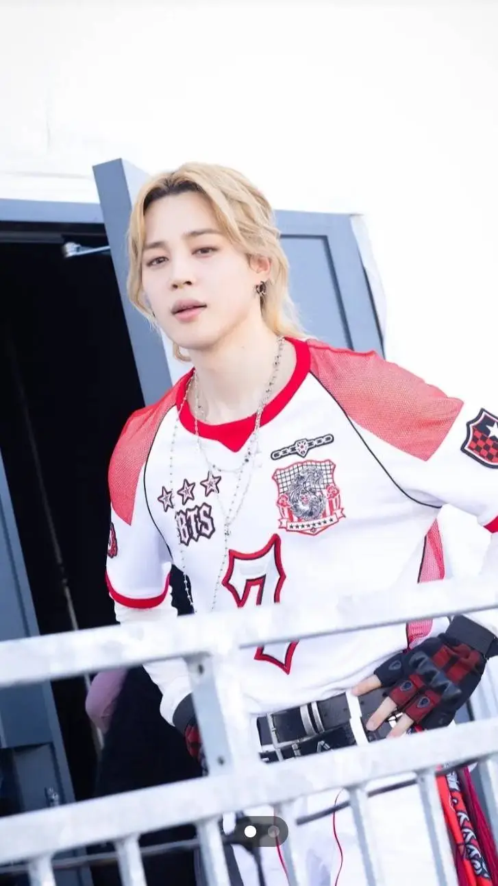 ai character: Jimin  background