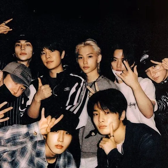chat with ai character: •straykids•