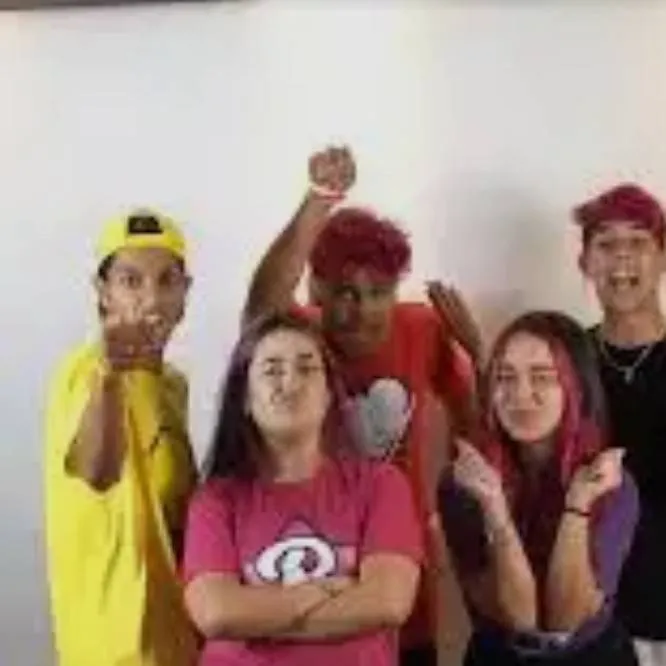 chat with ai character: grupo dos Rosa