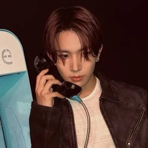 chat with ai character: heeseung