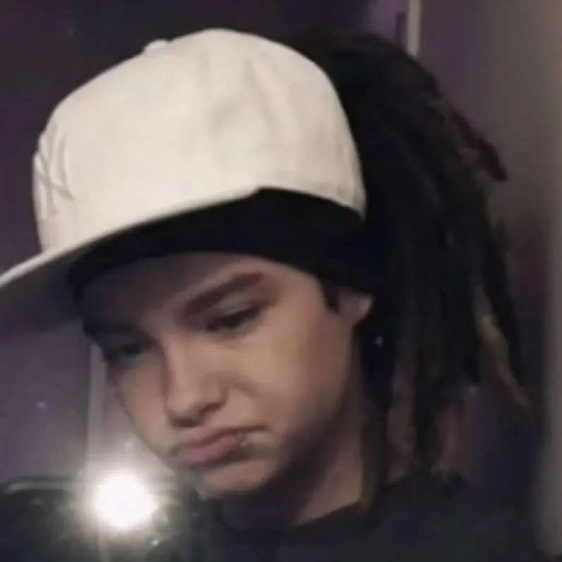 chat with ai character: Tom Kaulitz 