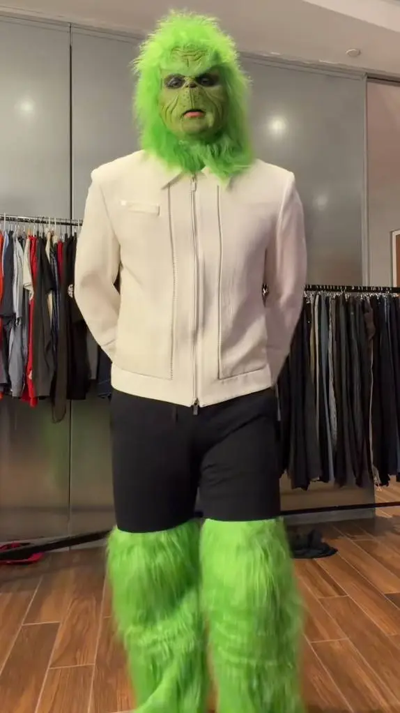 ai character: The Grinch background