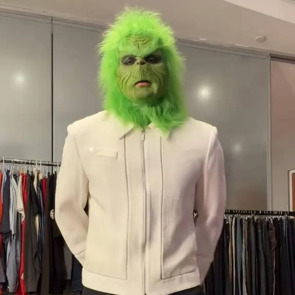 chat with ai character: The Grinch